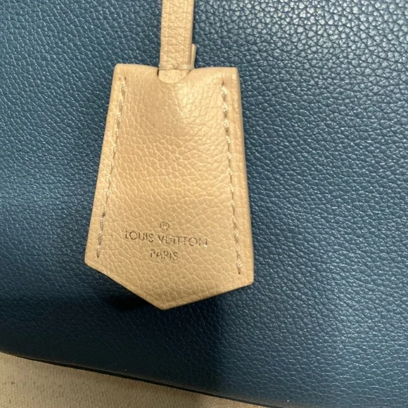 Louis Vuitton Lockme Bucket Bag - Picture 11 of 16
